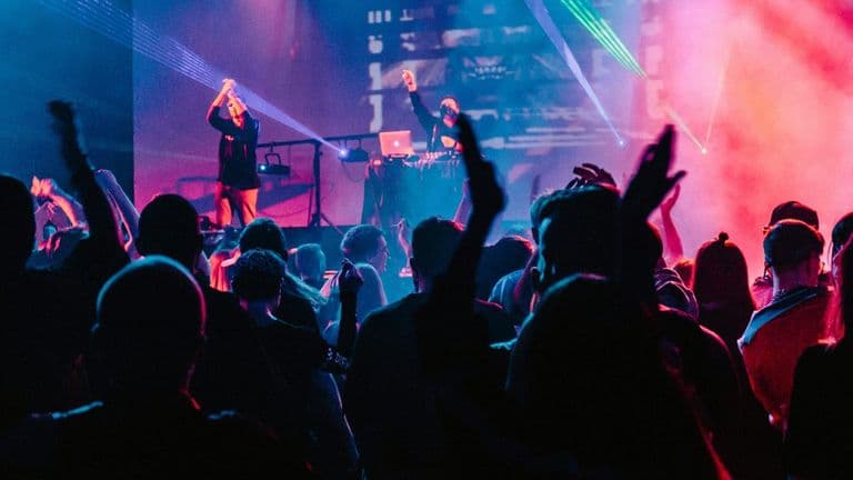 Concert‑Driven Tourist Surge and Streamed Access Reinvent Post‑Pandemic Live Music Economics