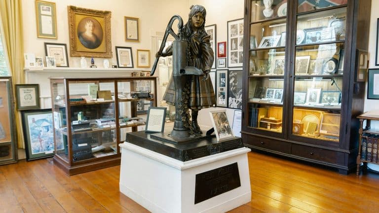 Bob Dylan Artifacts to Be Displayed at Rock & Roll Hall of Fame