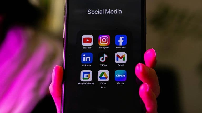 The Role of Social Media in the Success of New Artists in 2025
