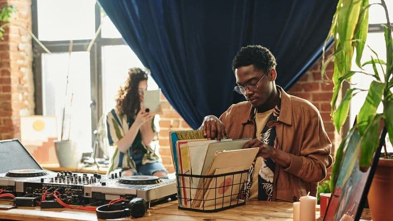 The Decline of Traditional Music Retail and Its Impact on Independent Artists