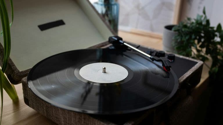 The Changing Relationship Between Music and Fashion: A Trend That’s Here to Stay in 2025