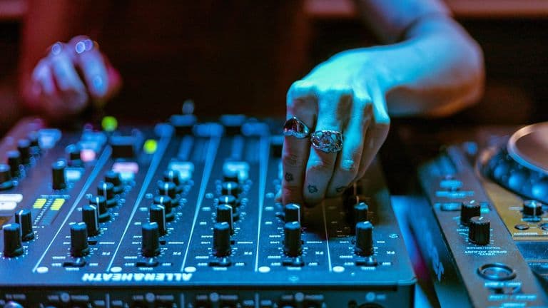 How One Rising Electronic Producer Is Navigating the Change in 2025’s Music Landscape