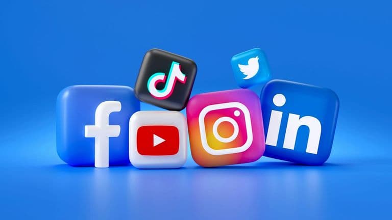 How Social Media is Shaping the Careers of New Artists: The Power and Pitfalls