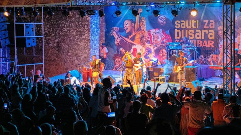 Dua Lipa’s “Radical Optimism Tour” Kicks Off North ..Leg with Star-Studded Surprise
