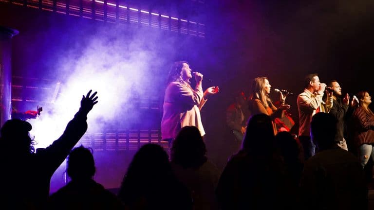 Dante Bowe’s Live Worship Album Welcome Home Arrives with Gospel Royalty