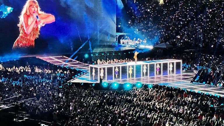 Taylor Swift Makes History With Record-Shattering ‘Midnights’ Album Release